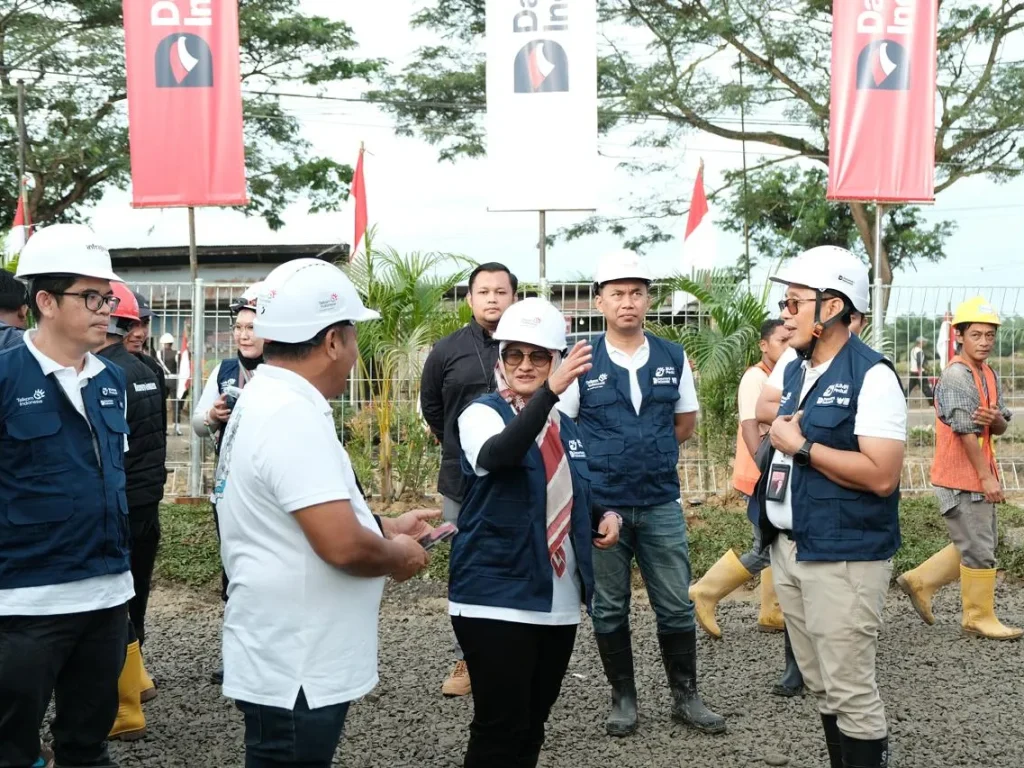 PT Telkom Indonesia bersama mitra BUMN meninjau kawasan Hunian Dantara (Huntara) di Aceh Tamiang dalam rangka percepatan pemulihan pascabencana, (1/1/26).
