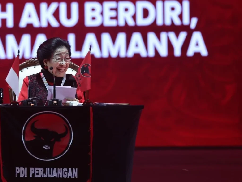 Foto : Megawati Soekarnoputri saat membuka pidato dalam rangka peringatan Hari Ulang Tahun (HUT) ke-53 PDI-P sekaligus Rapat Kerja Nasional (Rakernas) I Tahun 2026 di Beach City International Stadium (BCIS), Ancol, Jakarta Utara, Sabtu (10/1/2026).