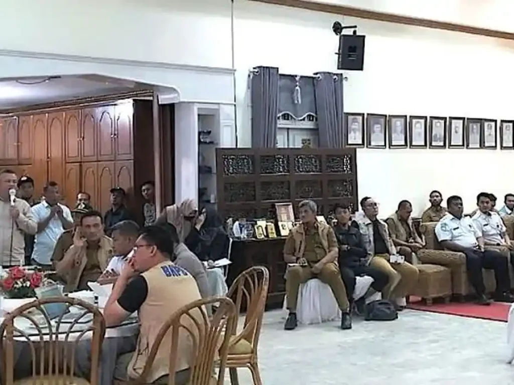 Bupati-Aceh-Utara-Ismail-A-Jalil-memimpin-rapat-evaluasi-penanganan-bencana-banjir