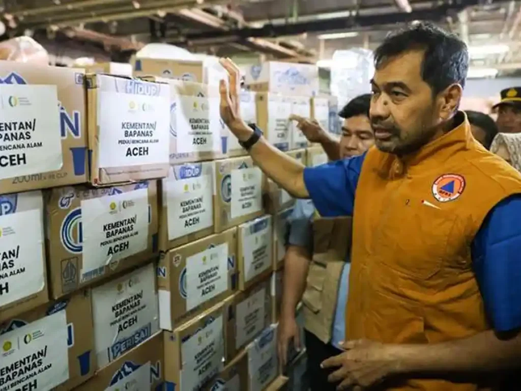 GUBERNUR-ACEH-MUALEM-CEK-BANTUAN