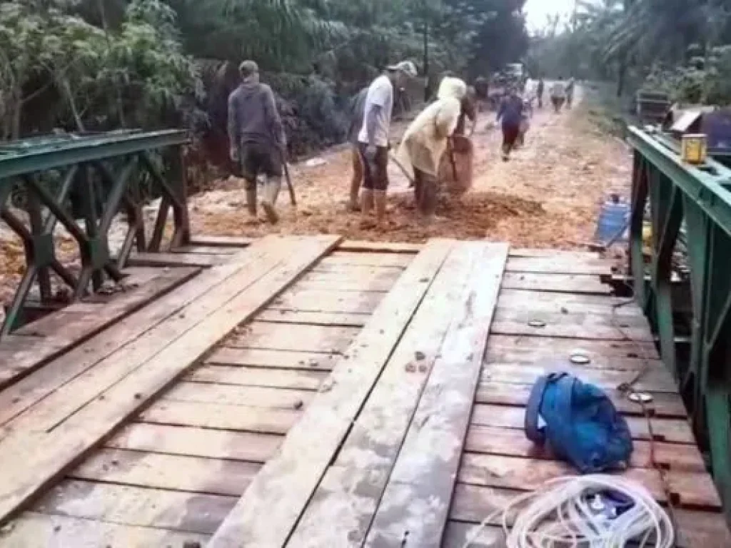 Foto : Jembatan bailey di Kecamatan Baktiya, Kabupaten Aceh Utara, rampung dikerjakan. Jembatan darurat yang menghubungkan Desa Buket Dara Baro dan Desa Cinta Makmur ini kini sudah dapat digunakan masyarakat, Jumat, 9/1/2026, (Ist).