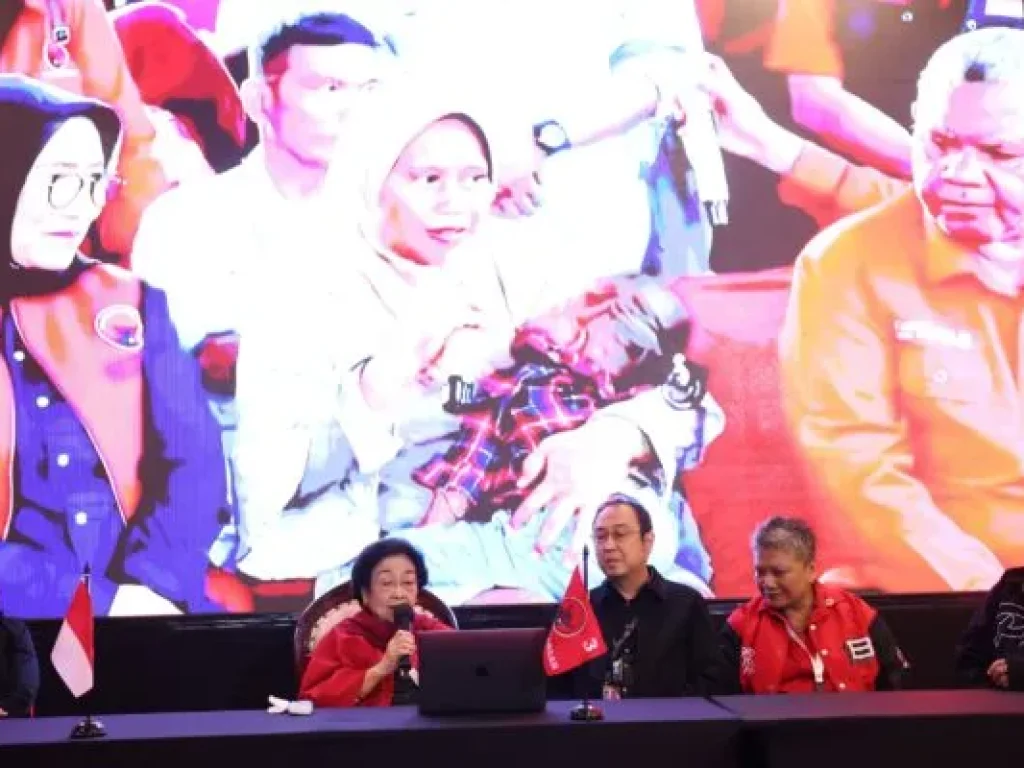 Ketua Umum PDIP Megawati Soekarnoputri saat  berdialog via zoom dengan warga Aceh terdampak banjir. (Ist)