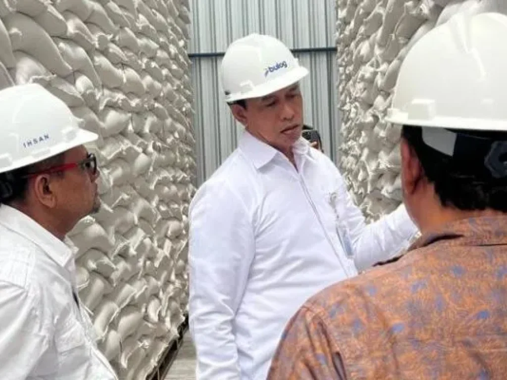 Direktur Utama Perum Bulog, Letjen TNI (Purn) Dr. Ahmad Rizal Ramdhani, memastikan ketersediaan stok beras di seluruh wilayah Aceh dalam kondisi sangat aman untuk memenuhi kebutuhan masyarakat menjelang tradisi Meugang, bulan suci Ramadan, dan Hari Raya Idulfitri 1447 Hijriah.