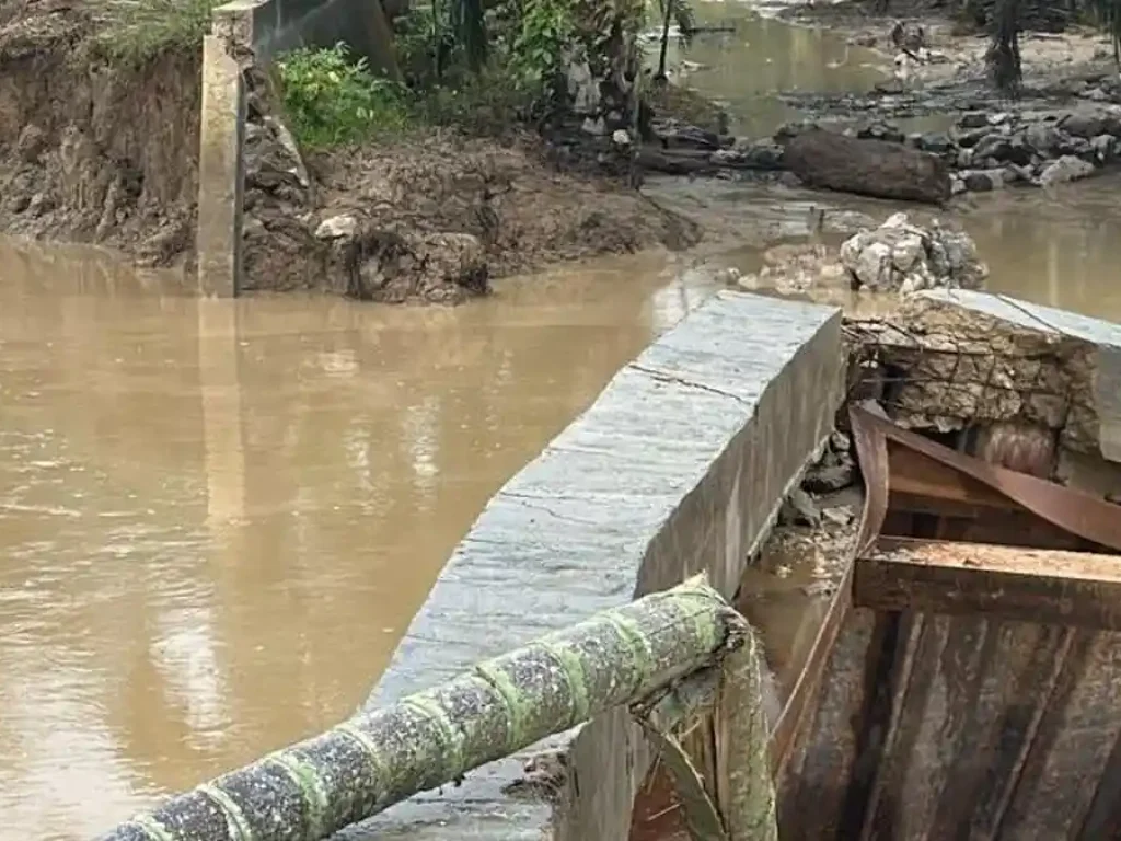 Kondisi-tanggul-di-Kecamatan-Bendahara-Aceh-Tamiang-ambruk-dihantam-banjir