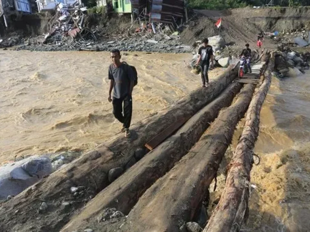 akses-pulih-bertahap-jembatan-darurat-aceh-tengahnagan-raya-mulai-dilintasi-1765511992186_169