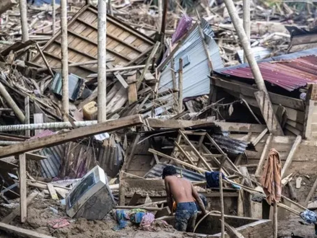 lubok-pusaka-porak-poranda-banjir-bandang-sapu-bersih-hampir-seluruh-desa-1765338737003_169